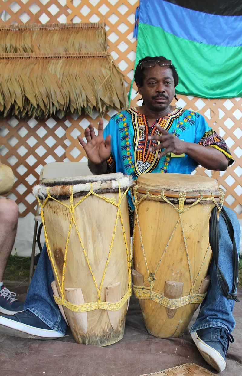 El tambor que cura: cómo la música ancestral reconstruye comunidades heridas desde adentro
